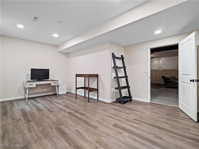 5403 Deerpath Drive, Sheffield Village, OH 44054