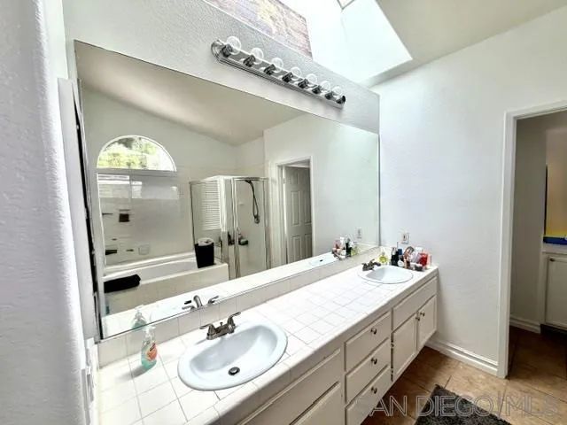 801 Mosaic Cir, Oceanside, CA 92057