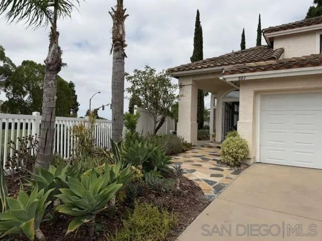 801 Mosaic Cir, Oceanside, CA 92057