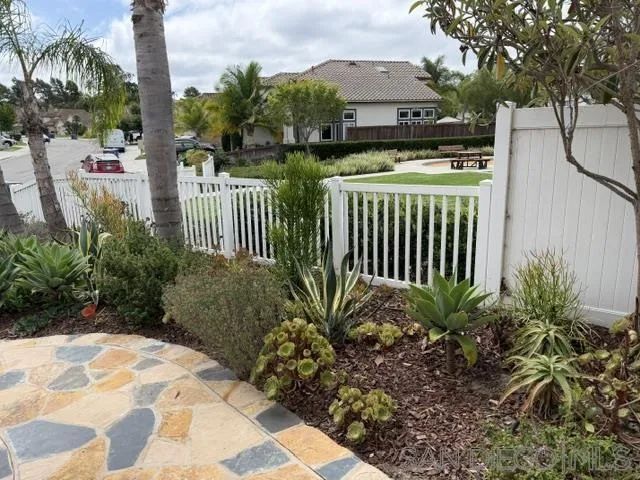 801 Mosaic Cir, Oceanside, CA 92057