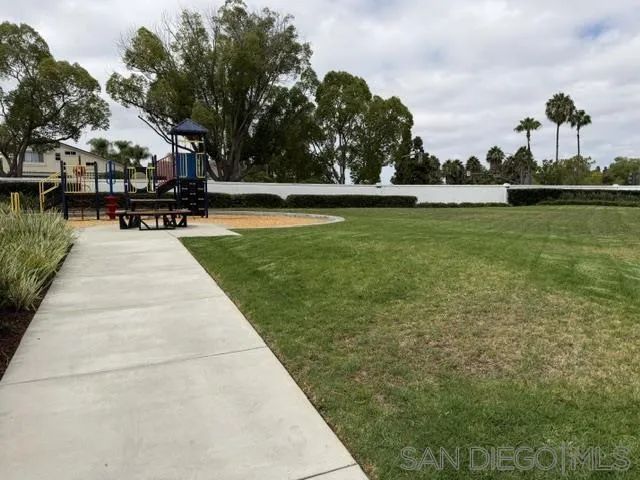 801 Mosaic Cir, Oceanside, CA 92057
