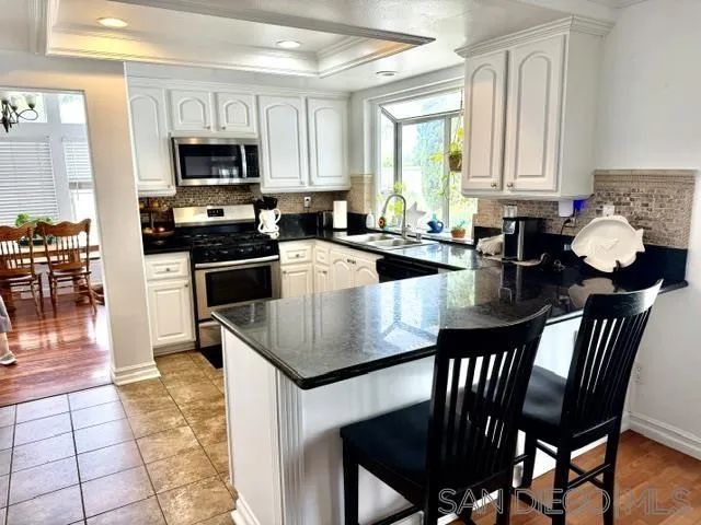 801 Mosaic Cir, Oceanside, CA 92057