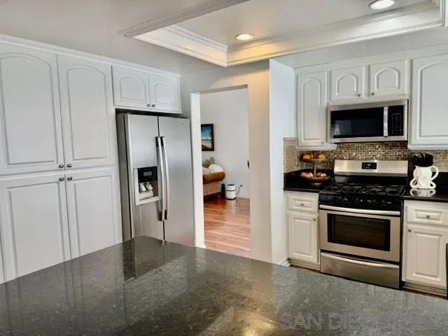 801 Mosaic Cir, Oceanside, CA 92057