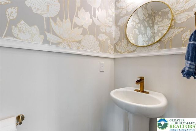 425 Chief Tatamy Street, Easton, PA 18045