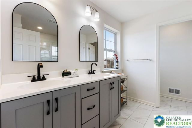 425 Chief Tatamy Street, Easton, PA 18045