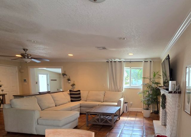 18948 SE Homewood Ave Avenue SE, Tequesta, FL 33469