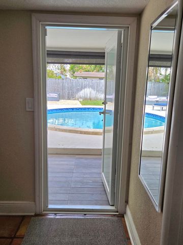 18948 SE Homewood Ave Avenue SE, Tequesta, FL 33469