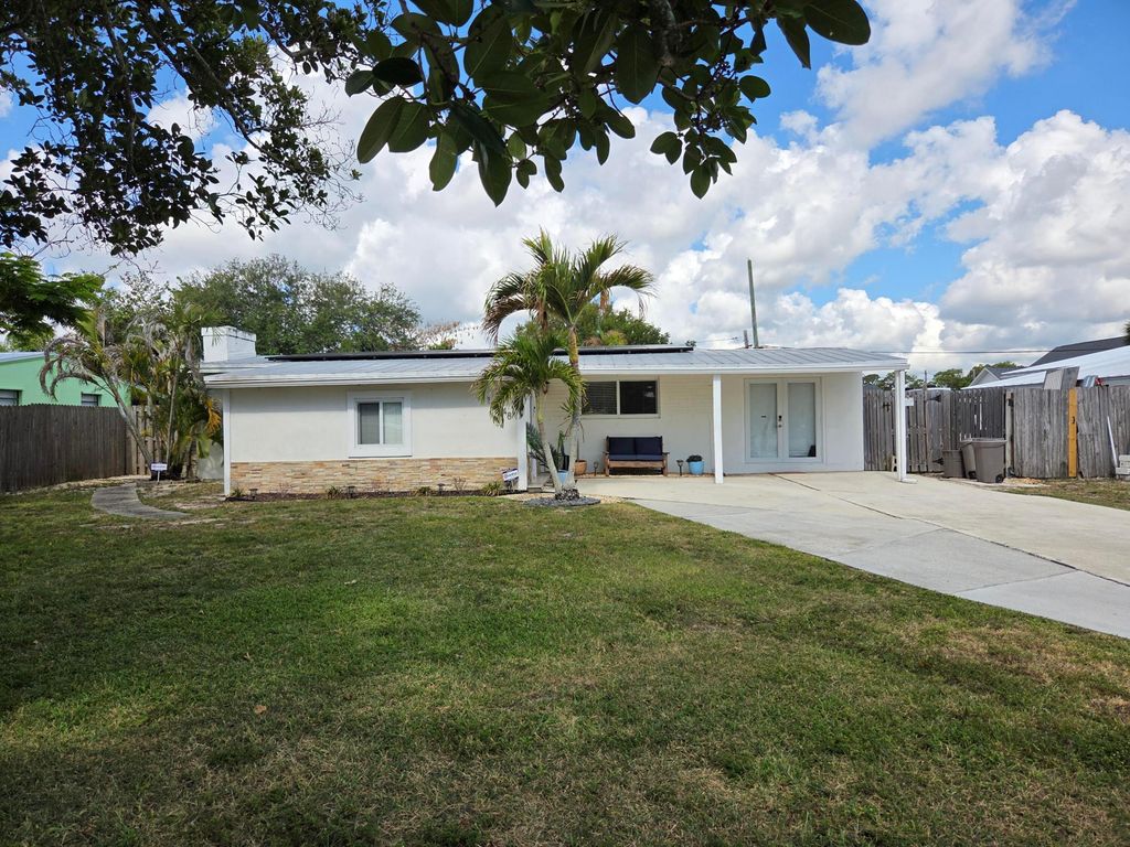 18948 SE Homewood Ave Avenue SE, Tequesta, FL 33469