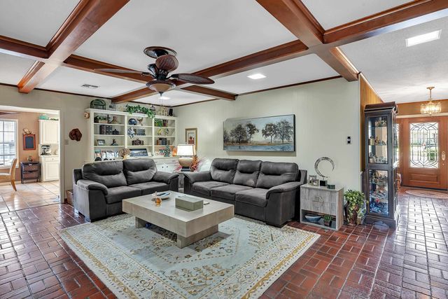 2011 E Warwick, Longview, TX 75601