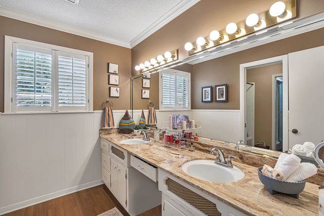 2011 E Warwick, Longview, TX 75601