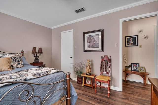 2011 E Warwick, Longview, TX 75601