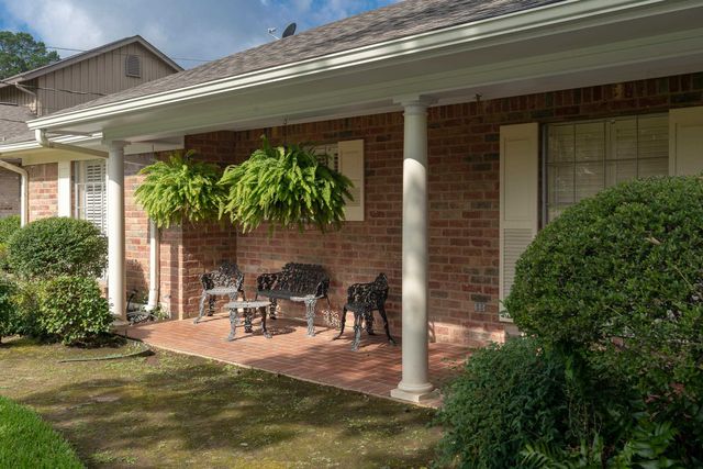 2011 E Warwick, Longview, TX 75601