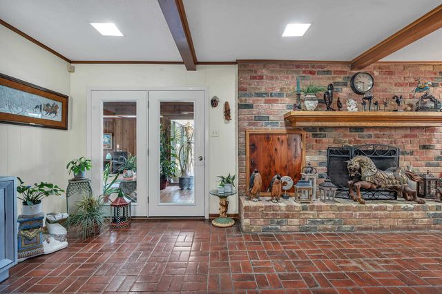 2011 E Warwick, Longview, TX 75601