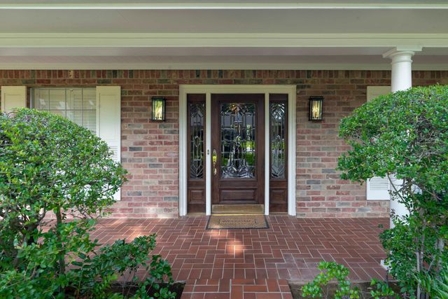 2011 E Warwick, Longview, TX 75601