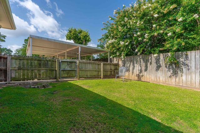 2011 E Warwick, Longview, TX 75601