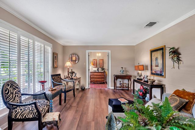 2011 E Warwick, Longview, TX 75601