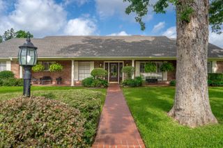 2011 E Warwick, Longview, TX 75601