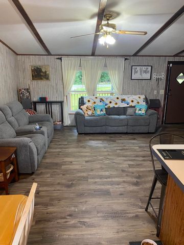 1280 Stonegate Drive, Burnside, KY 42519
