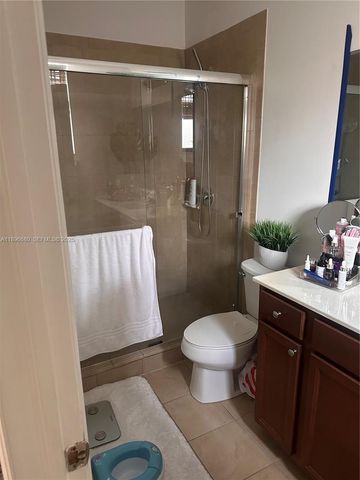 8867 W 35th Way, Hialeah, FL 33018