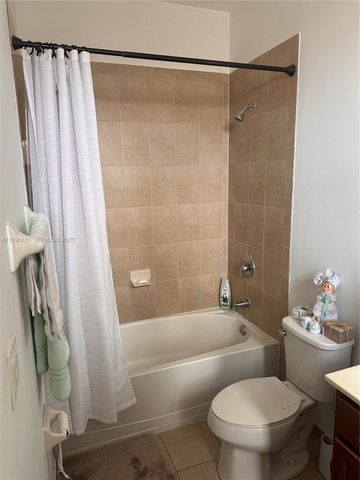 8867 W 35th Way, Hialeah, FL 33018