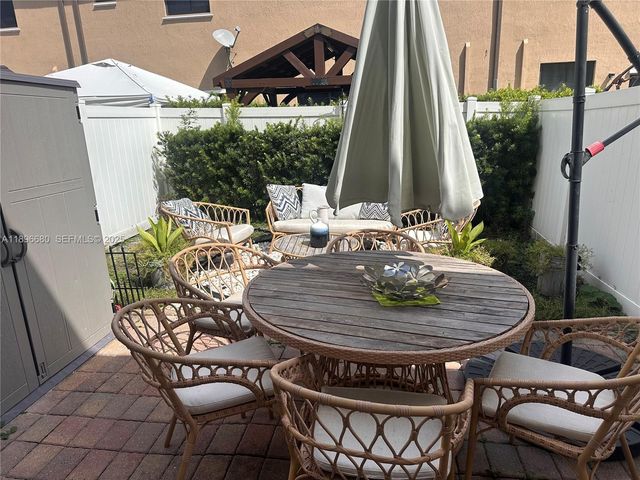 8867 W 35th Way, Hialeah, FL 33018