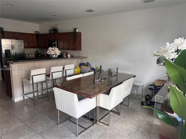 8867 W 35th Way, Hialeah, FL 33018