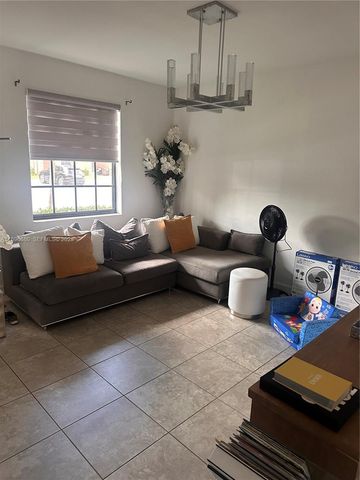 8867 W 35th Way, Hialeah, FL 33018
