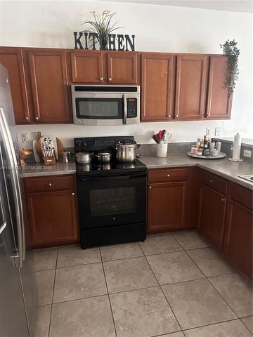 8867 W 35th Way, Hialeah, FL 33018
