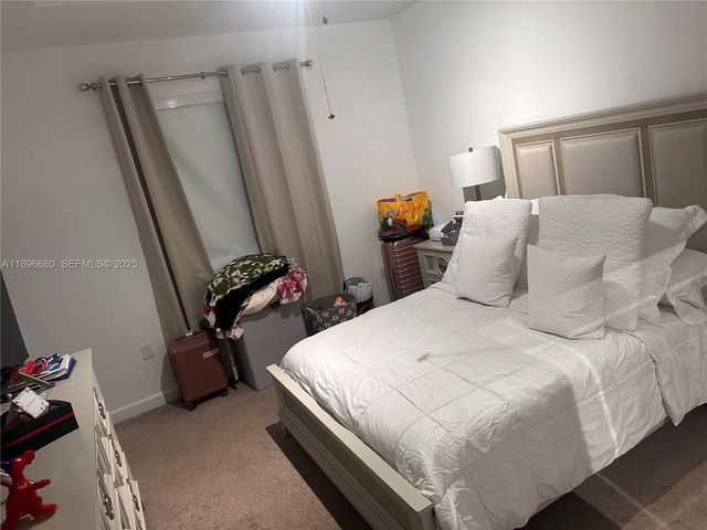 8867 W 35th Way, Hialeah, FL 33018