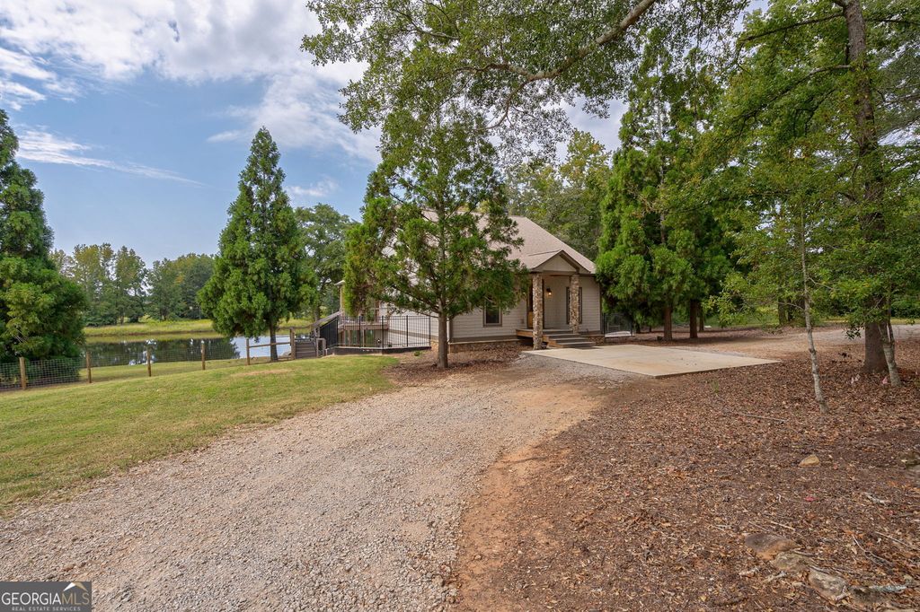 1364 Old Bishop Road, Bishop, GA 30621