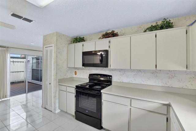 7041 SILVERMILL DRIVE, Tampa, FL 33635