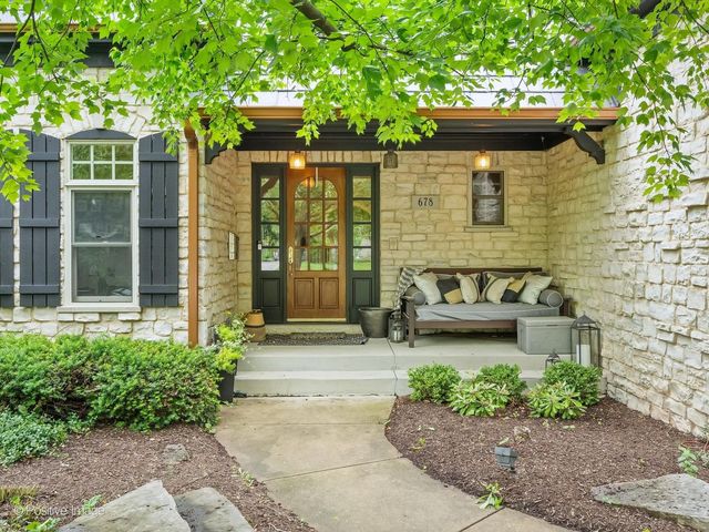 678 Oak Street, Glen Ellyn, IL 60137
