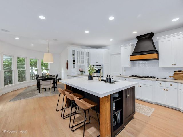678 Oak Street, Glen Ellyn, IL 60137