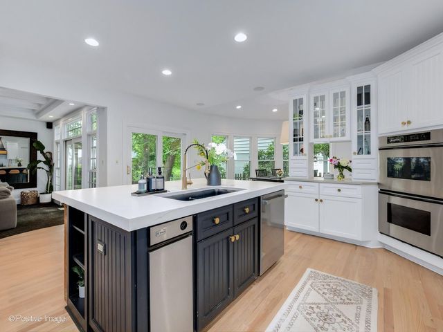 678 Oak Street, Glen Ellyn, IL 60137