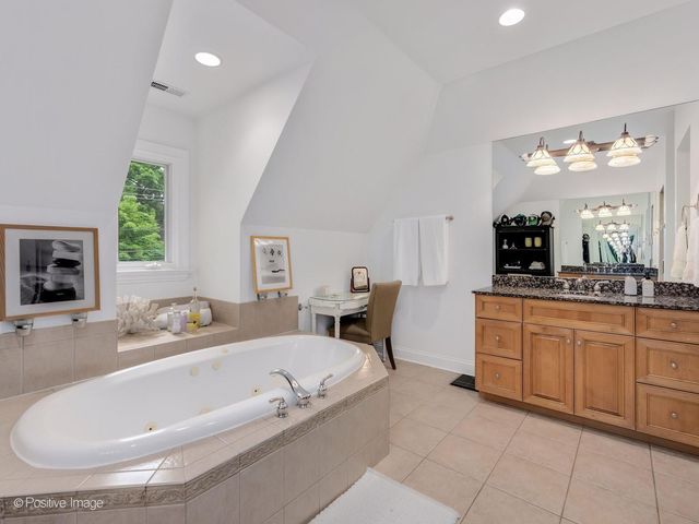 678 Oak Street, Glen Ellyn, IL 60137