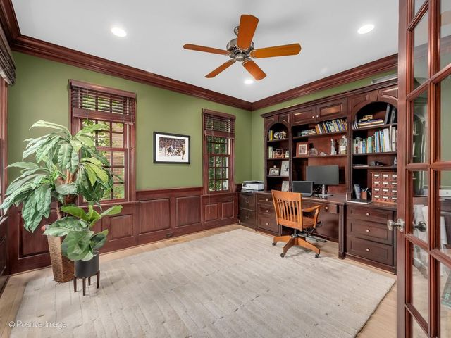 678 Oak Street, Glen Ellyn, IL 60137