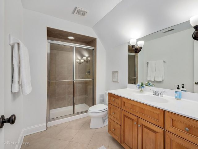 678 Oak Street, Glen Ellyn, IL 60137