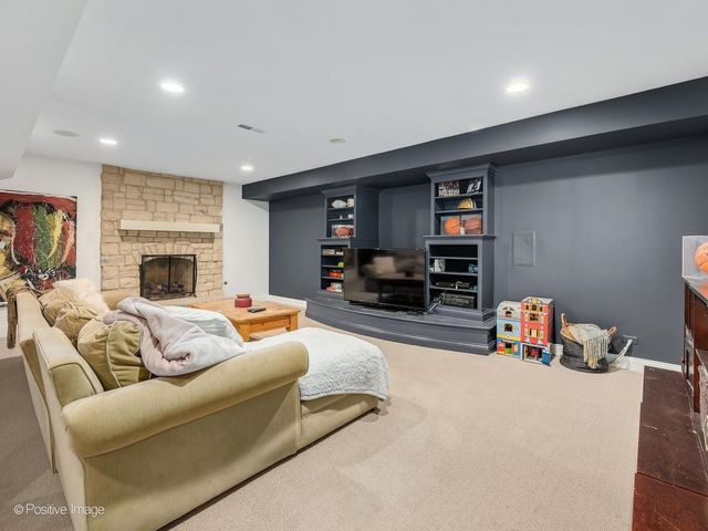 678 Oak Street, Glen Ellyn, IL 60137