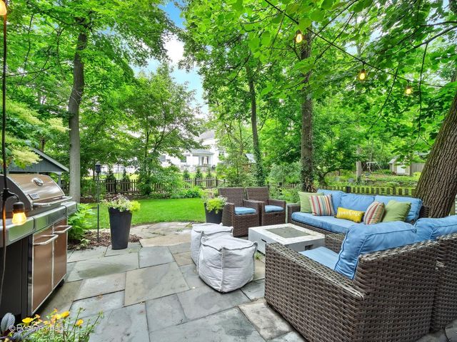 678 Oak Street, Glen Ellyn, IL 60137