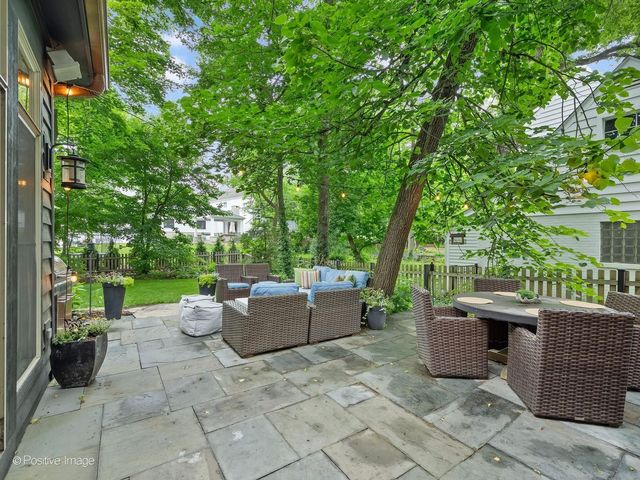 678 Oak Street, Glen Ellyn, IL 60137