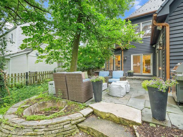678 Oak Street, Glen Ellyn, IL 60137
