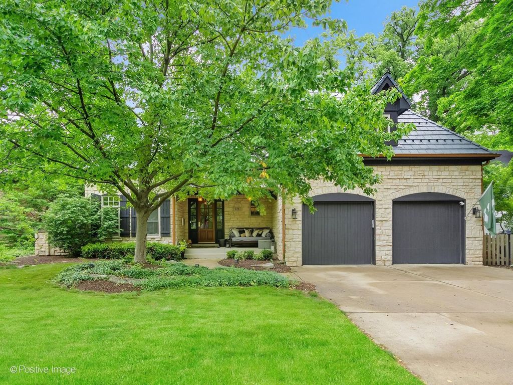 678 Oak Street, Glen Ellyn, IL 60137