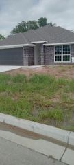 406 Conway Street, Lacy Lakeview, TX 76705