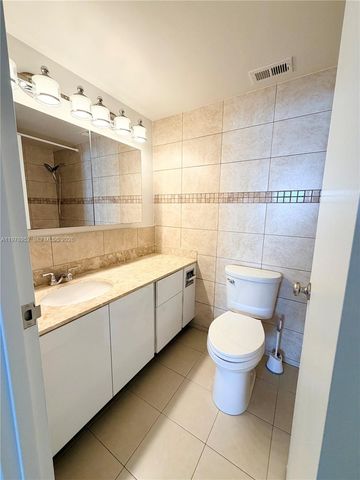 3725 S Ocean Dr 521, Hollywood, FL 33019