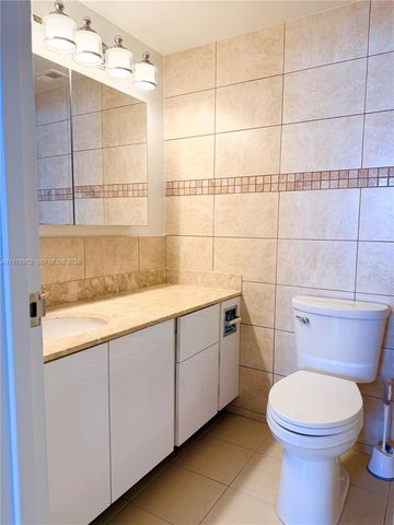 3725 S Ocean Dr 521, Hollywood, FL 33019