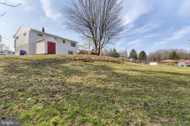 490 SUE DR, Hummelstown, PA 17036
