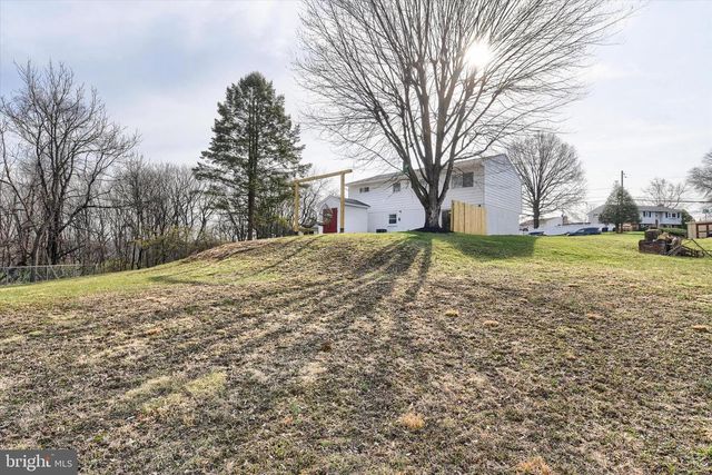 490 SUE DR, Hummelstown, PA 17036
