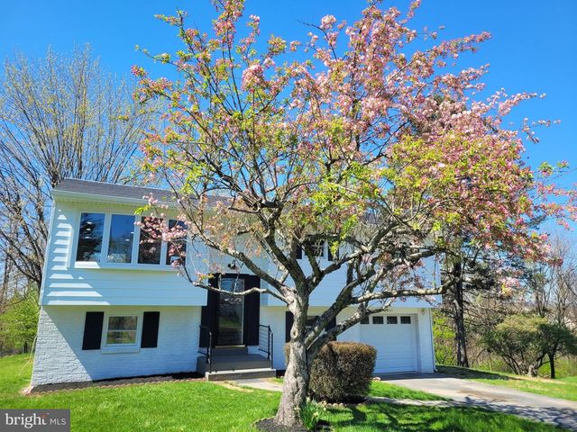 490 SUE DR, Hummelstown, PA 17036