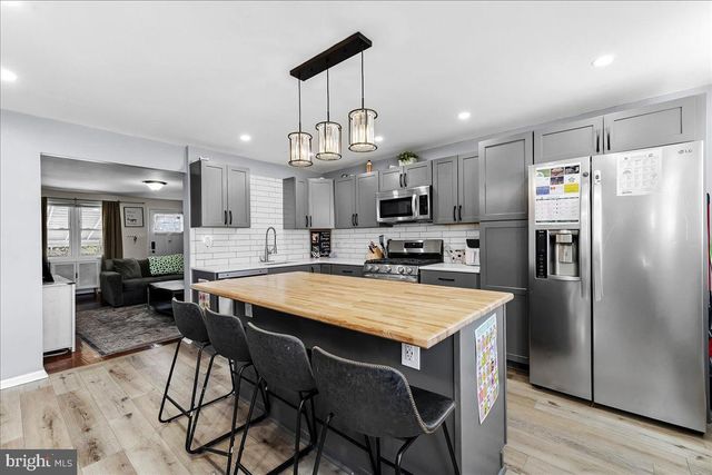 2313 DELMAR DR, Folcroft, PA 19032