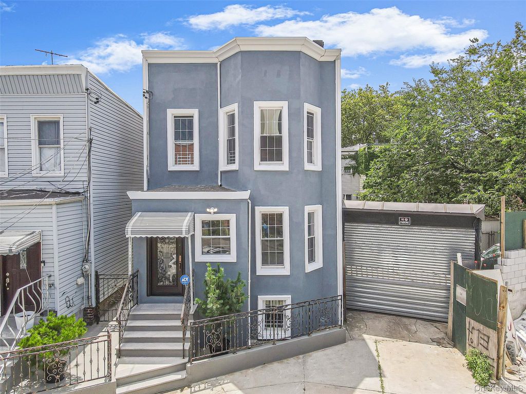 11-28 Welling Court, Astoria, NY 11102